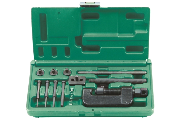 Przyrząd do zakuwania i rozkuwania łańcucha