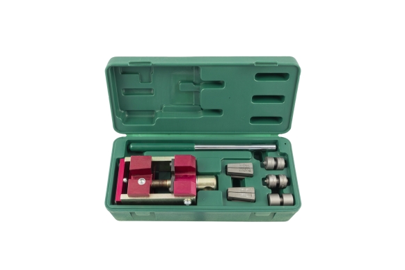 Przyrząd do zarabiania przewodów hamulcowych